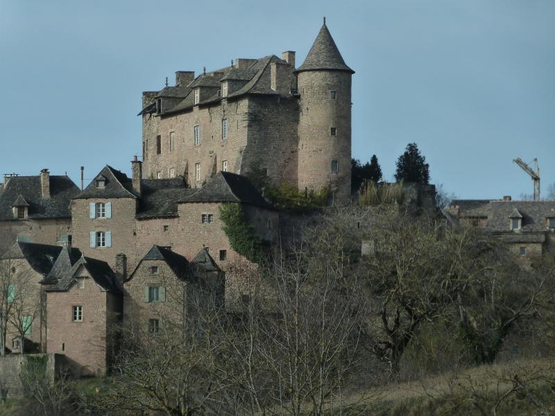 Vestiges du château de Panat et ruines de l'église