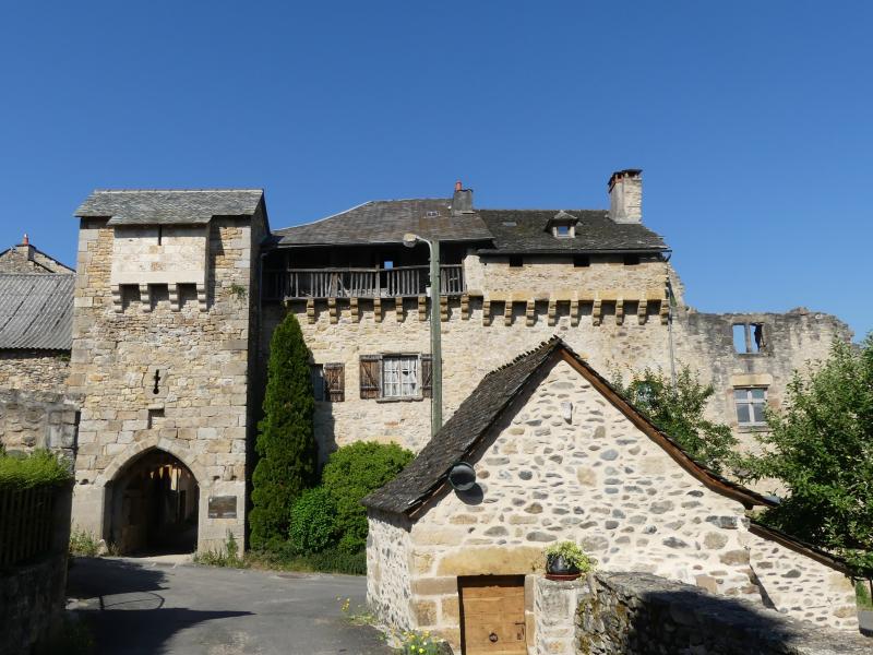 Enceinte fortifiée du village de Flaujac