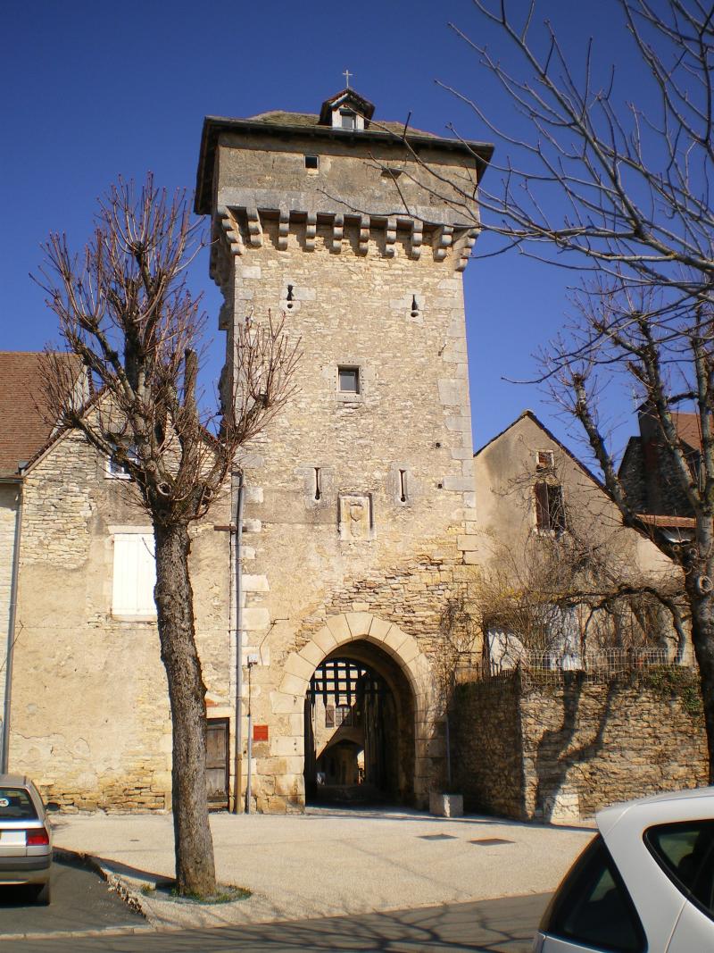 Porte de ville à machicoulis