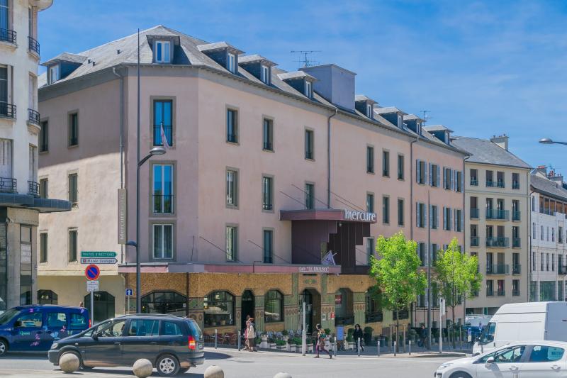 Grand Hôtel Le Broussy, aujourd'hui Hôtel Mercure, et Grand Café Riche, actuel café Le Broussy