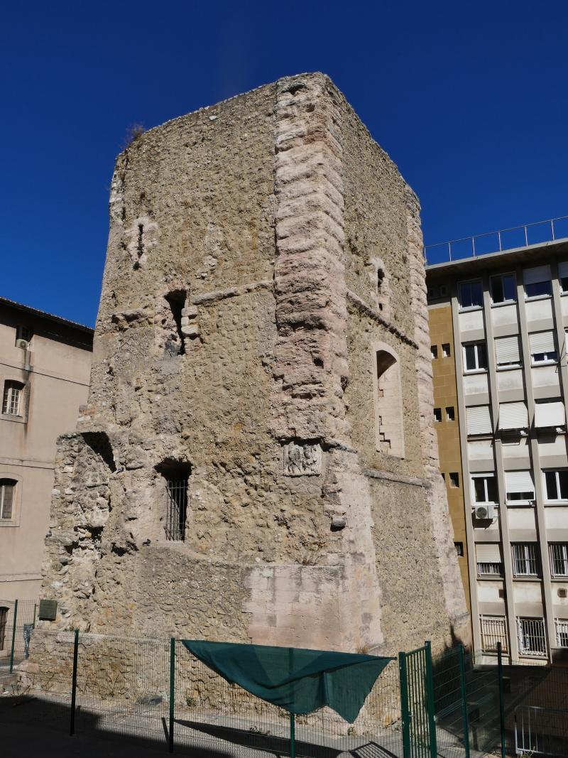 Tour des Trinitaires et le mur y attenant