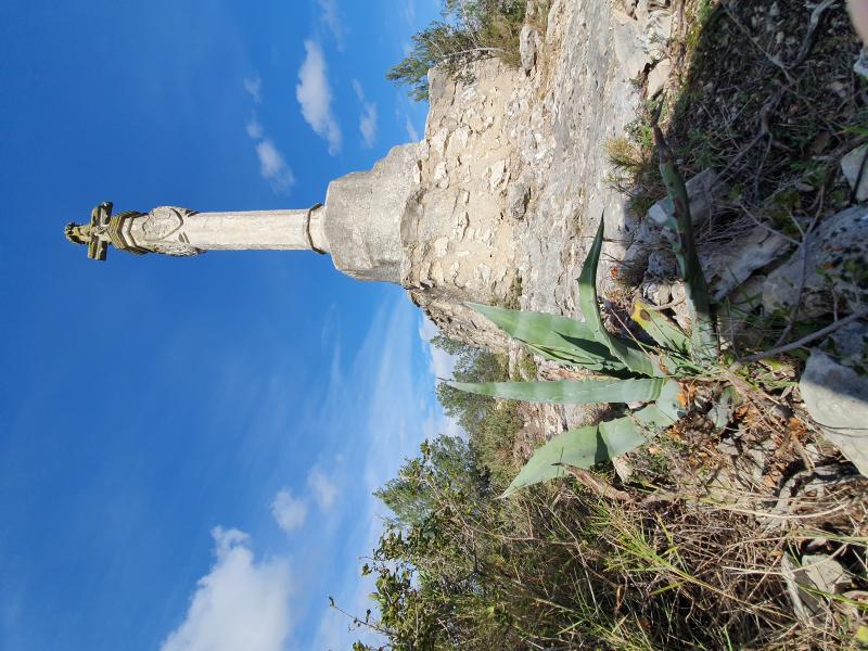 Croix de Saint-Julien, située quartier des Bouisses et des Abrigans
