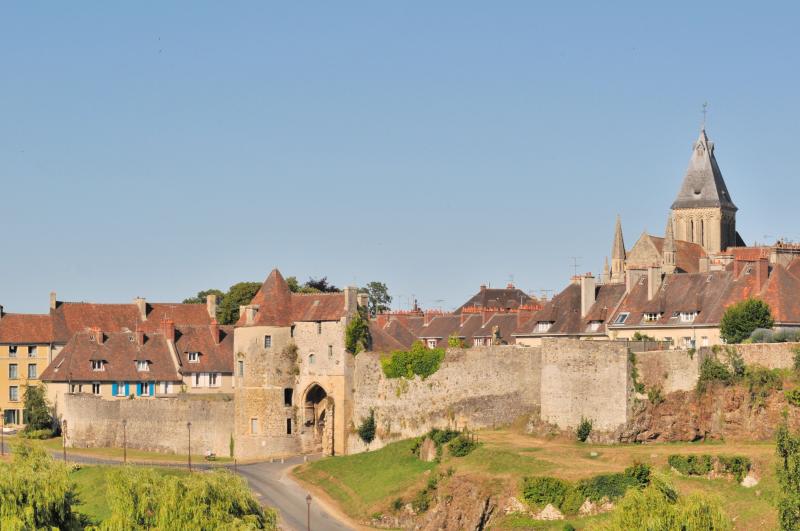Vestiges de l'enceinte fortifiée, Falaise