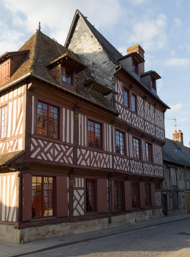 Maison, Pont-L'évêque