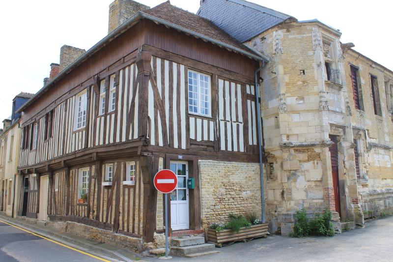 Maison de bois contiguë au manoir dit cour d'Elu