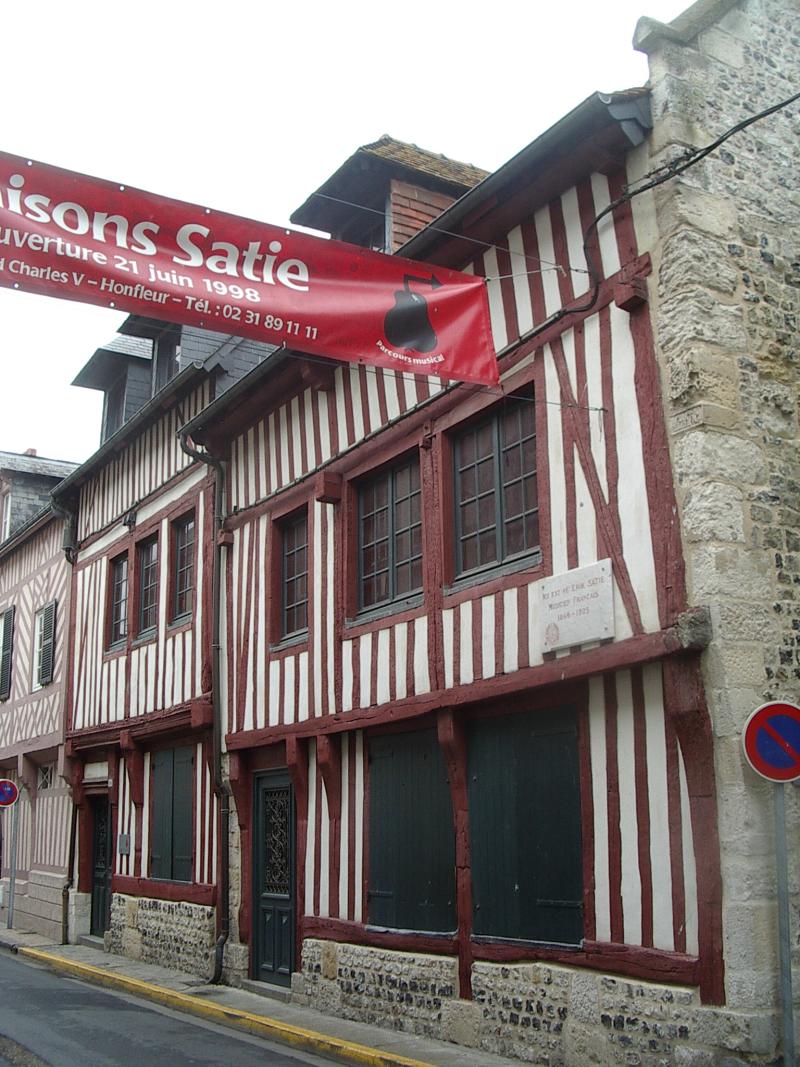 Trois maisons dites maison natale d'Erik Satie