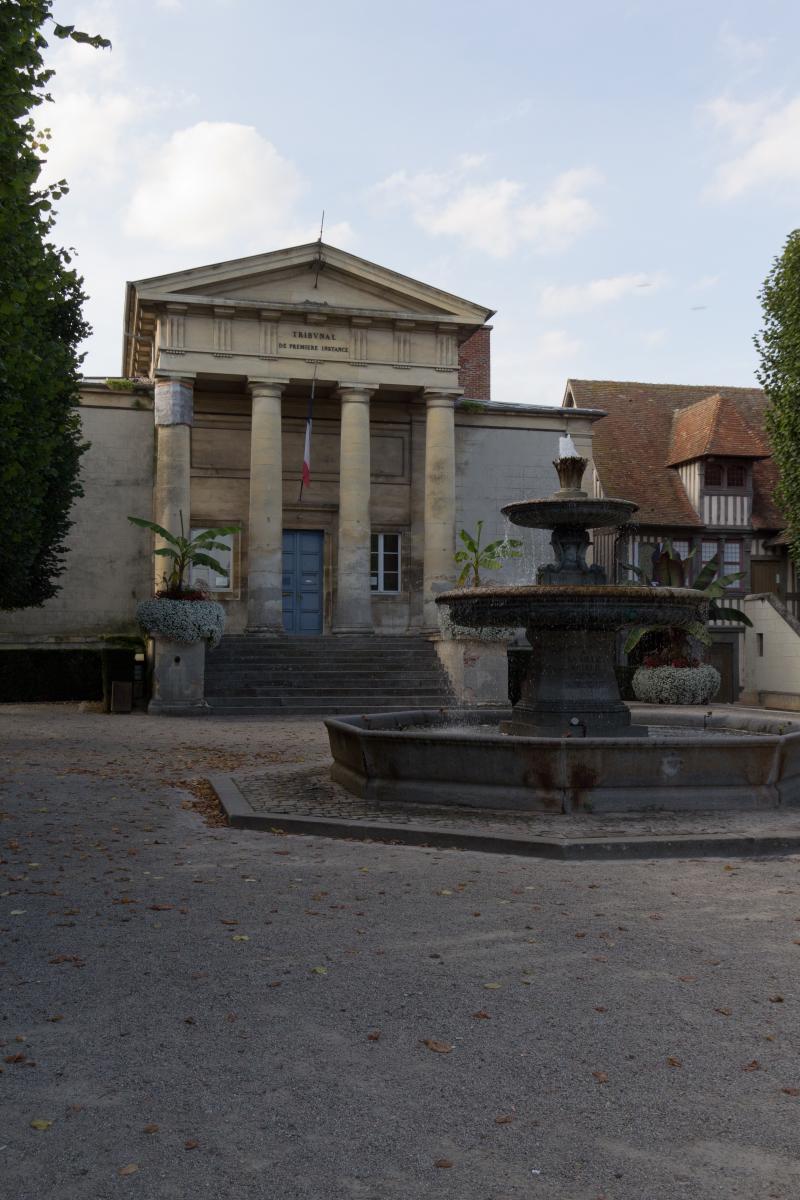Tribunal, Pont-L'évêque