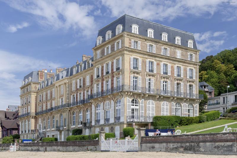 Ancien Hôtel des Roches Noires