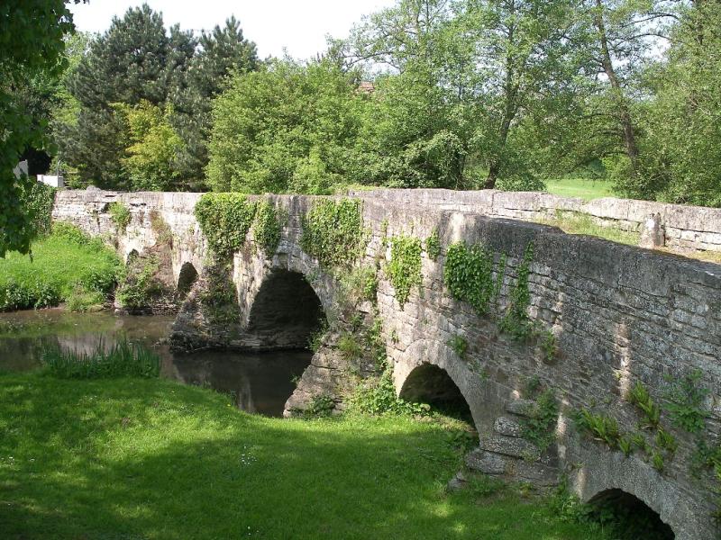 Pont de Juvigny sur la Seulles (également sur commune de Tilly-sur-Seulles)