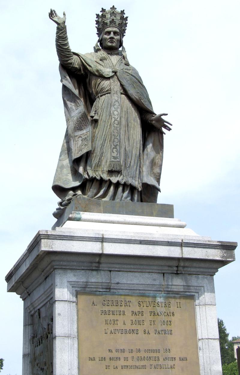 Statue du Pape Gerbert