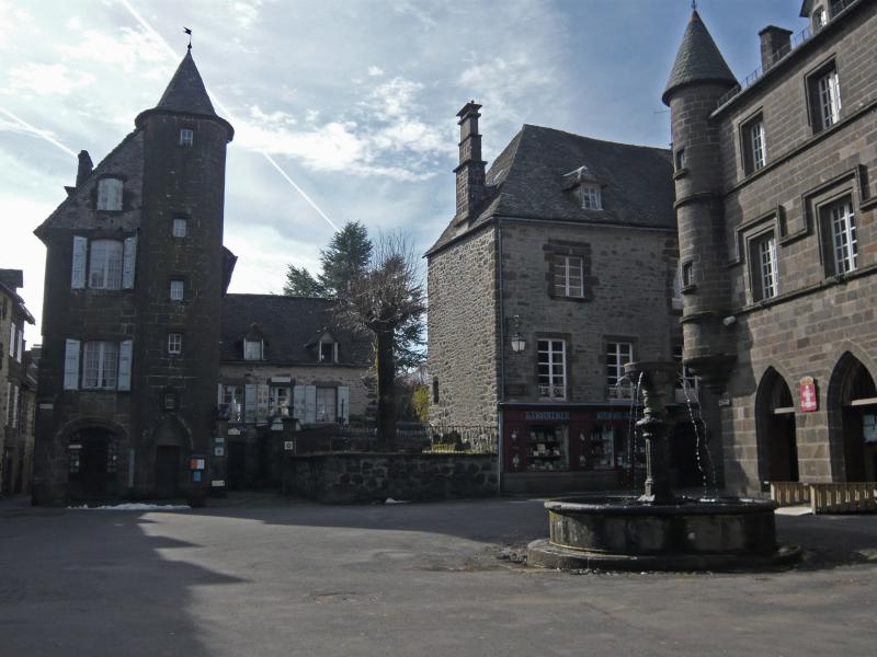 Maison à tourelle dite Maison de Lafarge