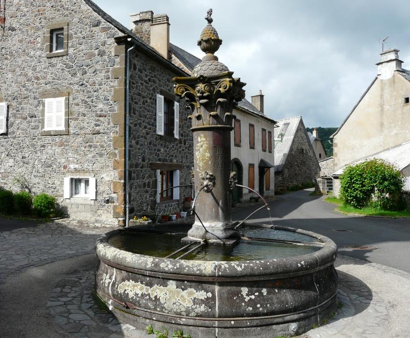 Fontaine datée de 1872