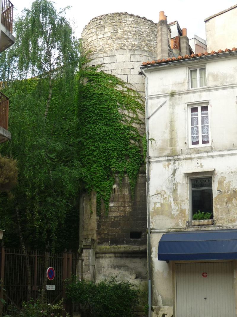 Restes des remparts du duc d'Epernon