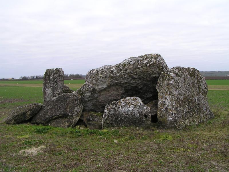 Dolmen dit la Pierre Levée