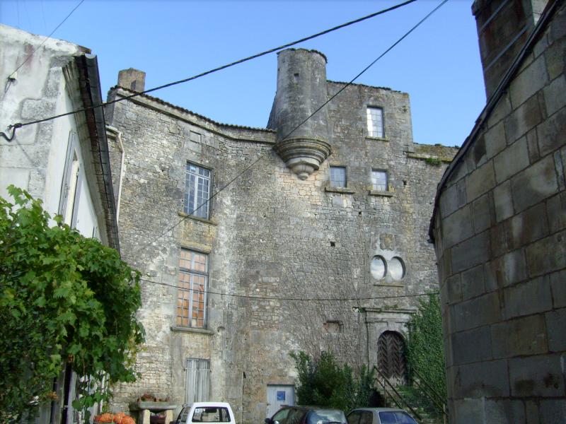 Ancien prieuré Saint-Pierre, Pont-L'abbé-D'arnoult