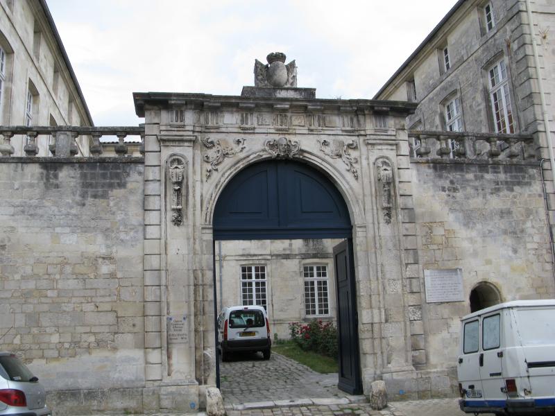 Caserne Latouche-Tréville