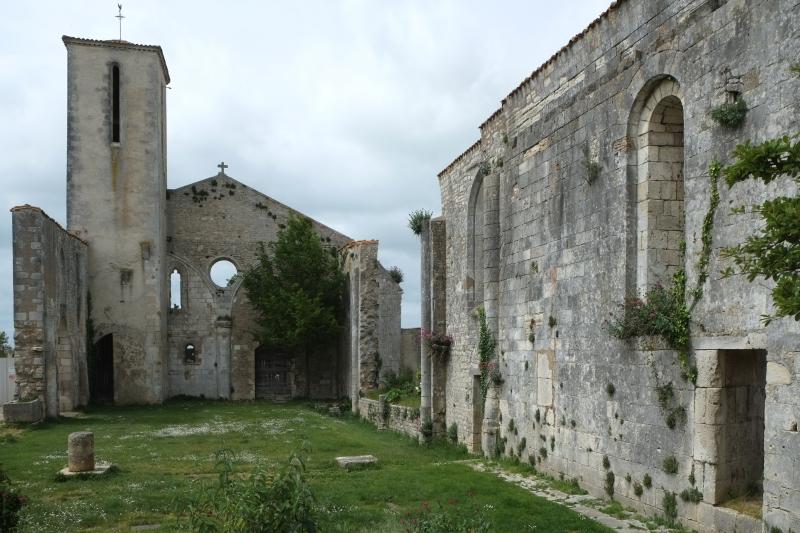Ancienne église Saint-Pierre-de-Laleu, actuellement salle de sport