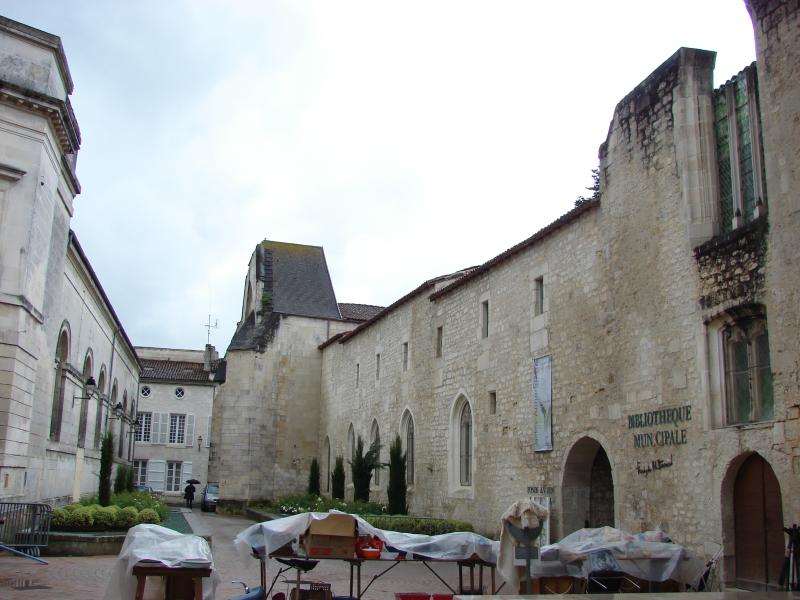 Ancien couvent des Jacobins et ancienne maison de Maurice Martineau, actuellement bibliothèque municipale