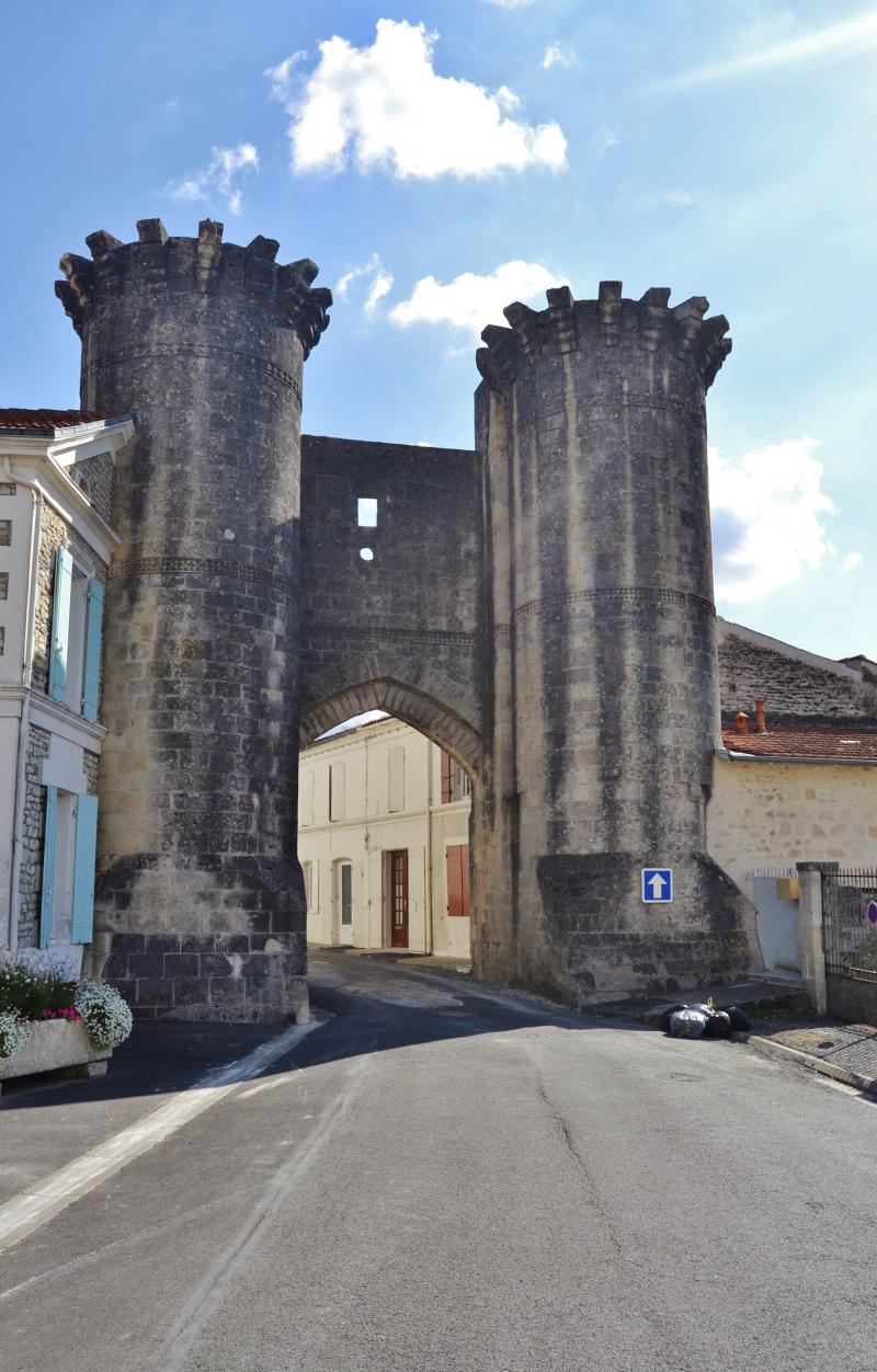 Porte de Ville, dite Porte Saint-Pierre