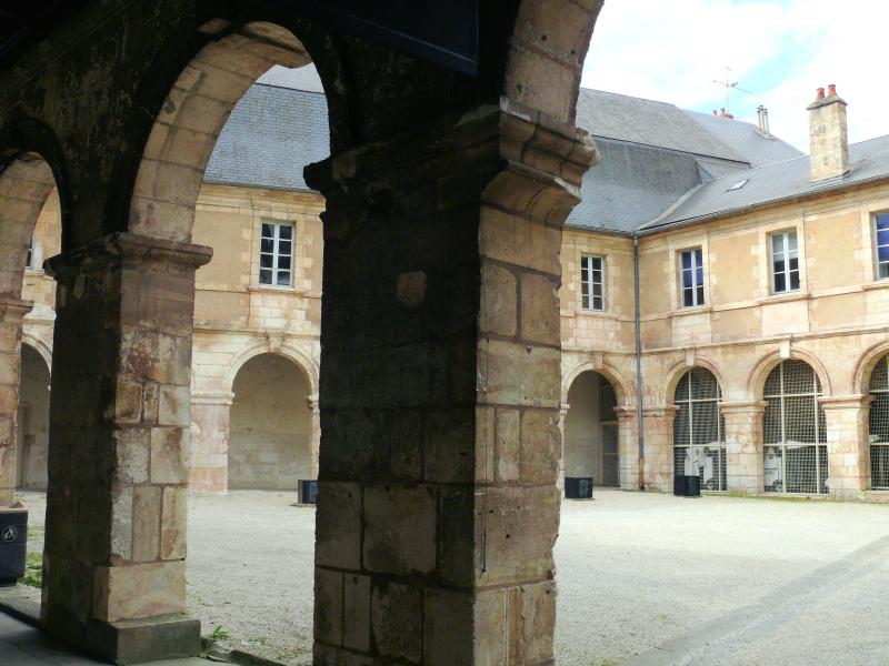 Ancien couvent des Augustins et vestiges de l'église conventuelle