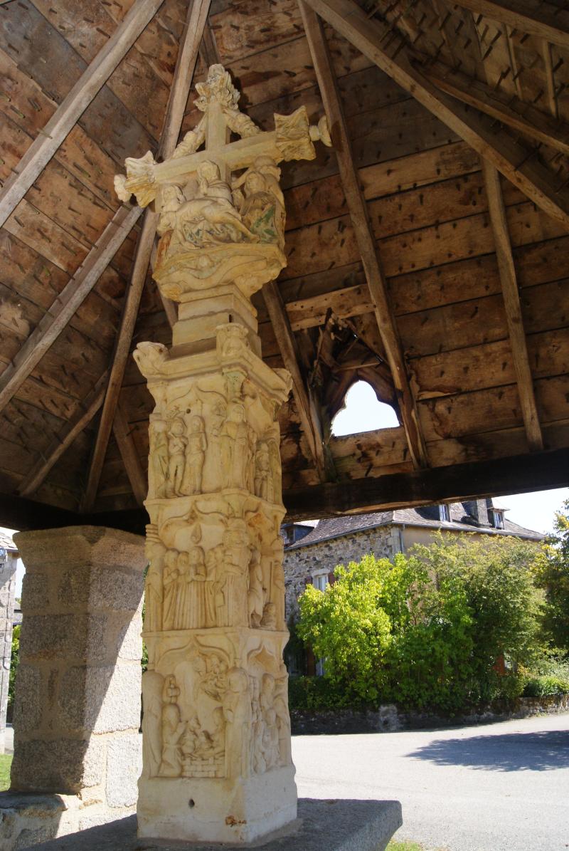 Croix couverte de l'ancien cimetière