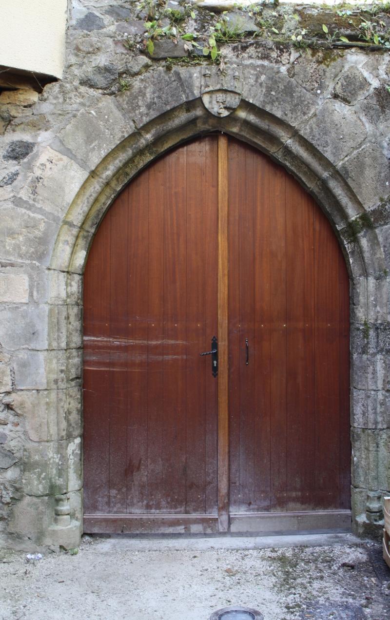 Porte aux armes de la ville