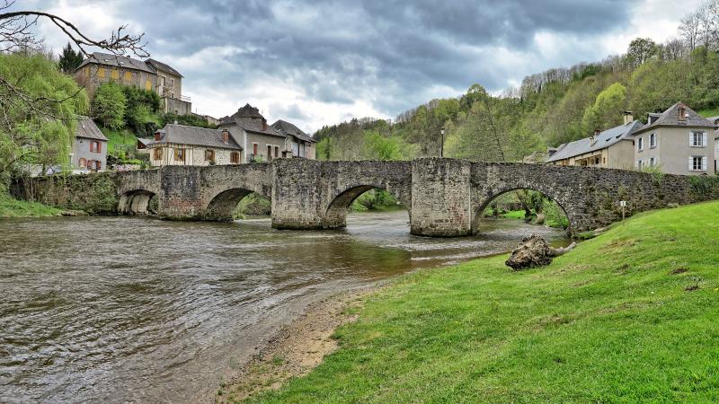 Vieux pont sur la Vézère