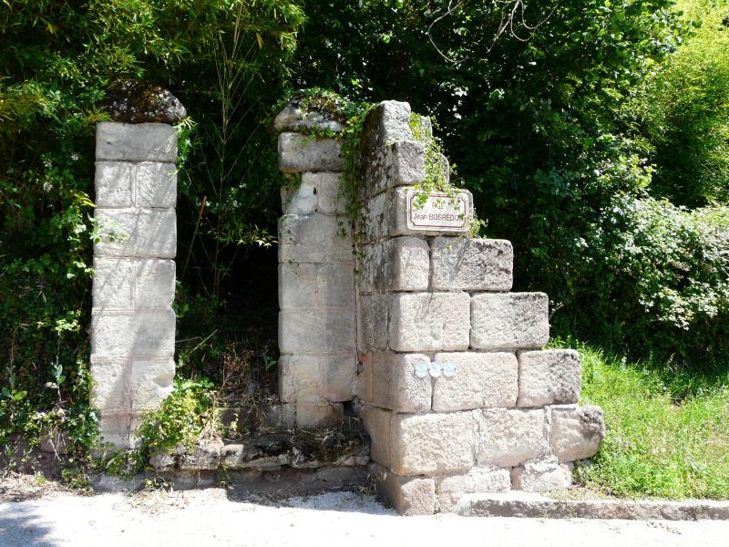 "Ancien castrum de Malemort dit " domaine de Montemart ""