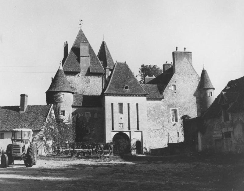 Château, Corcelles-Les-Arts