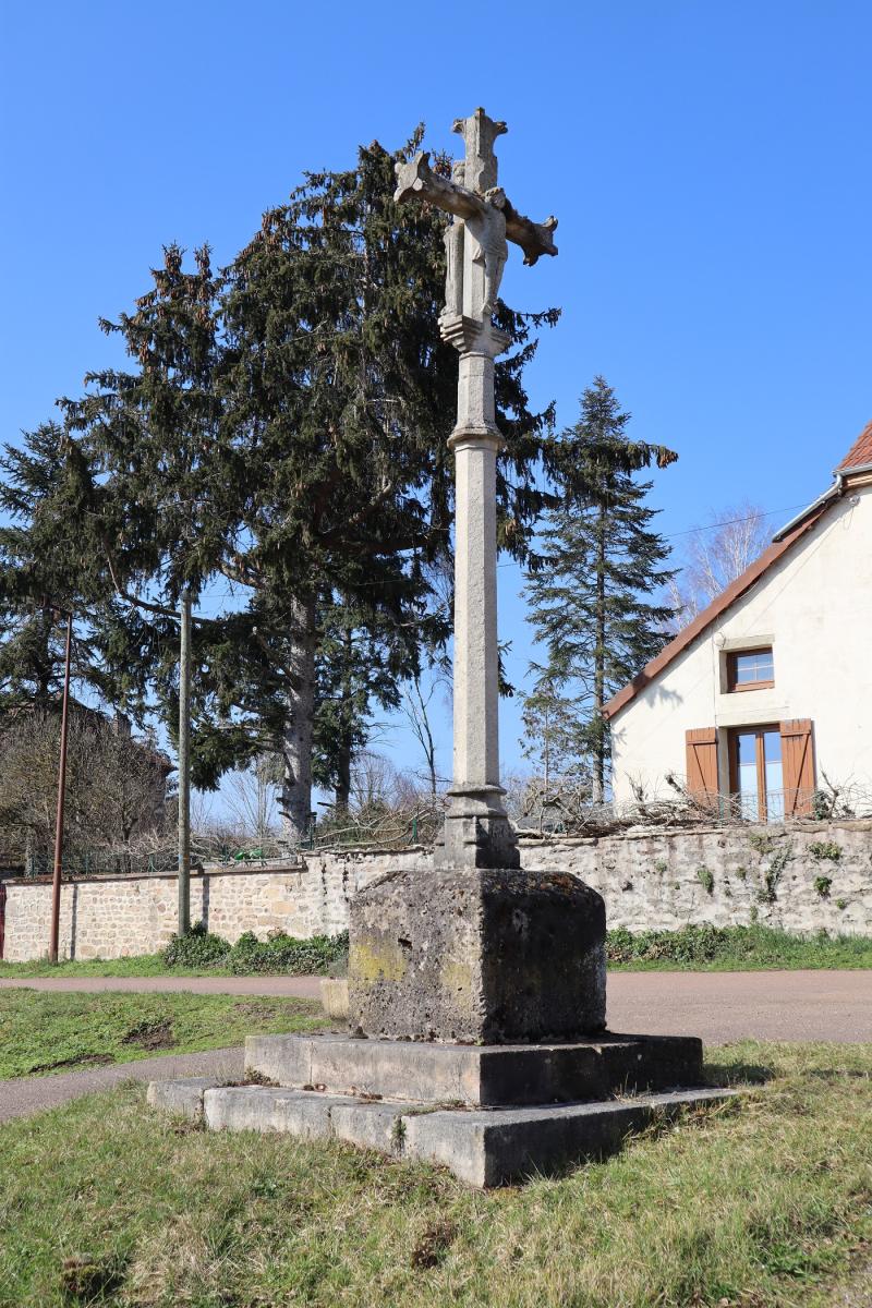 Croix en pierre, Montigny-sur-Armançon
