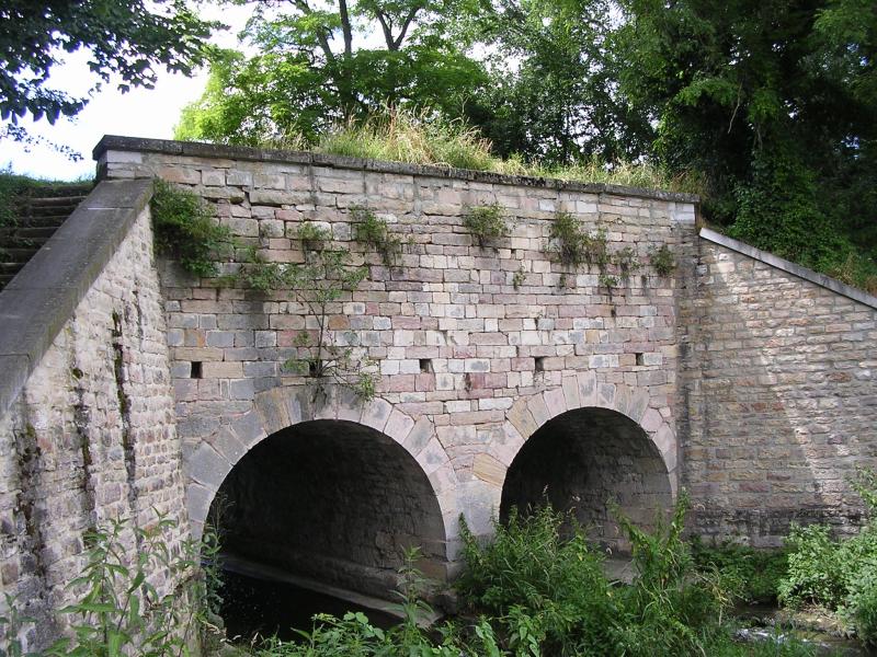 Pont-aqueduc des Arvaux sur la Varaude, Noiron-sous-Gevrey