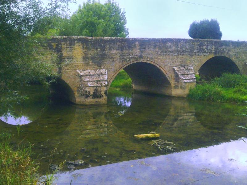 Pont dit  « Pont des Romains », Étrochey