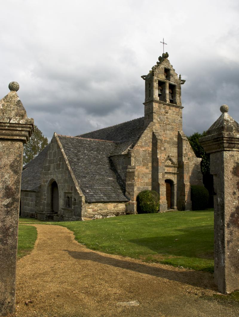 Eglise Sainte-Geneviève de Guénézan, Bégard