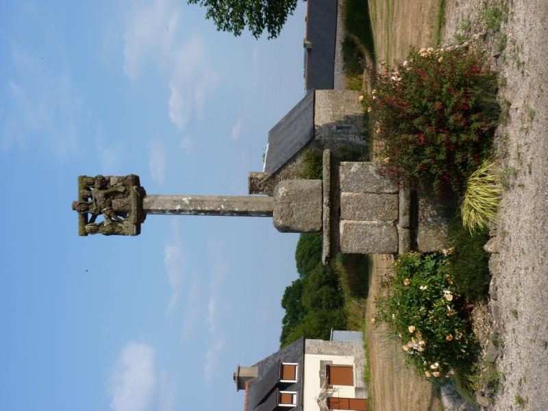 Croix de calvaire de Saint-Houarneau, Bourbriac