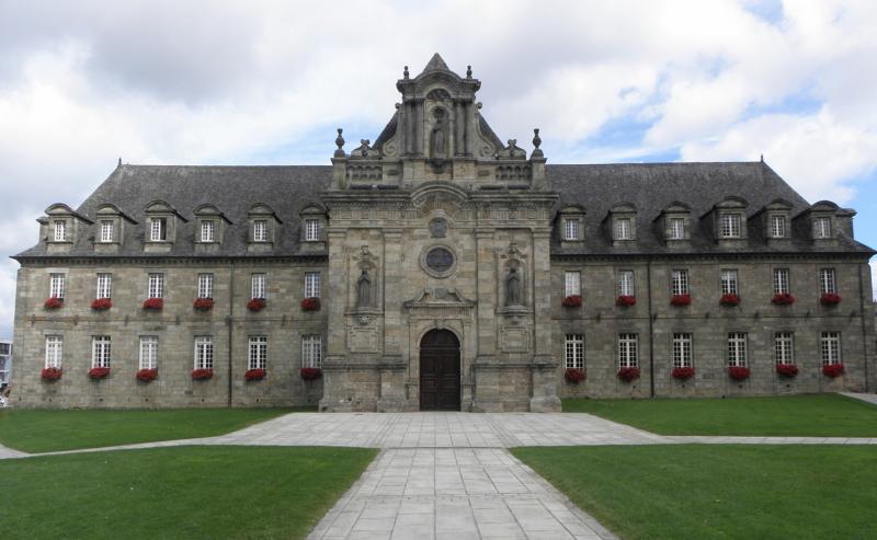 Ancien monastère des religieuses hospitalières, puis ancien hospice, actuel hôtel de ville, Guingamp