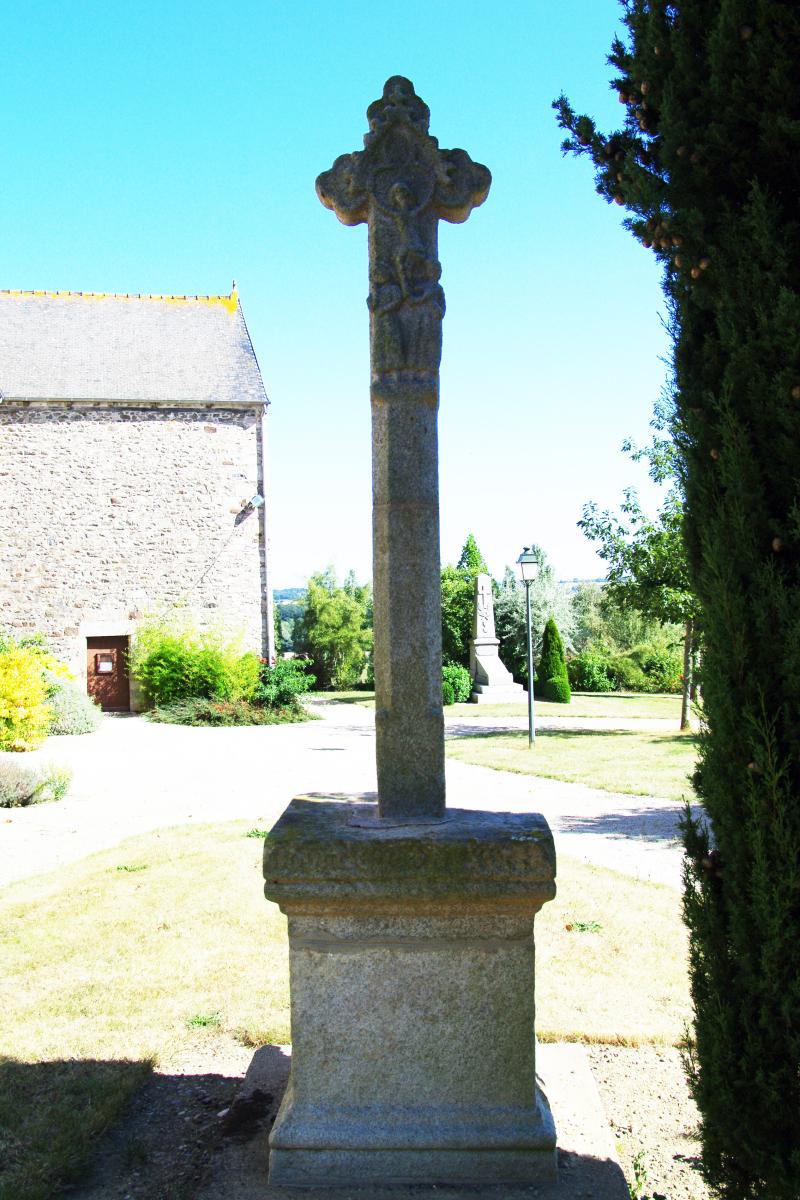 Croix en granit du 15e siècle, Hénansal