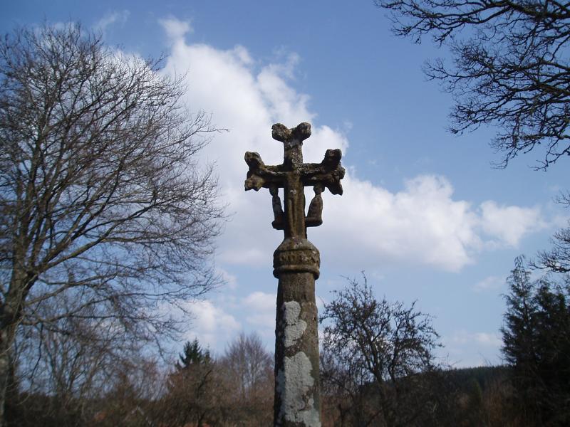 Croix sculptée du 15e ou du 16e siècle, Gentioux-Pigerolles