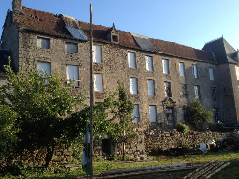 Restes du château, Magnat-l'Étrange