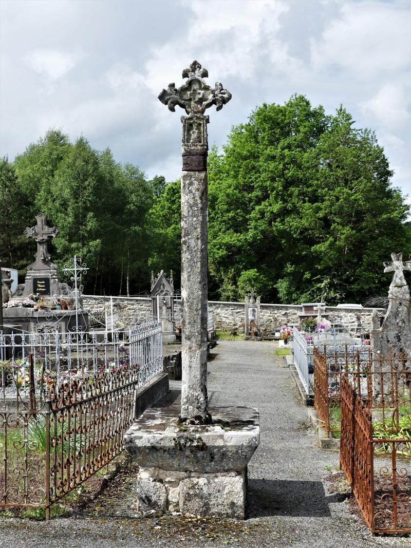 Croix de cimetière du 16e siècle, Le Mas-d'Artige