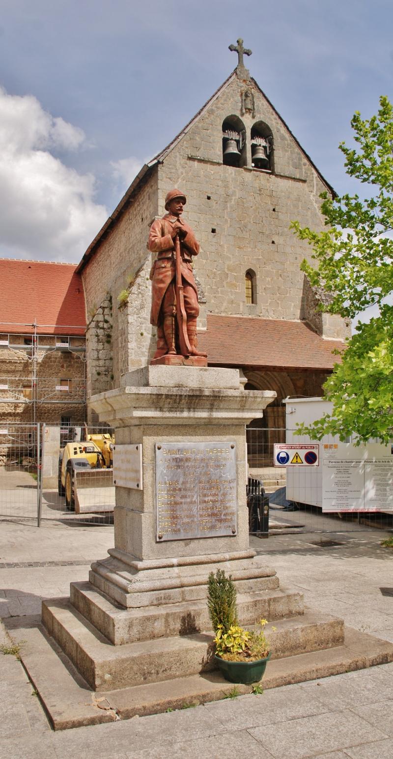 Ensemble formé par l'église et le bâtiment de l'ancien prieuré, Saint-Avit-de-Tardes
