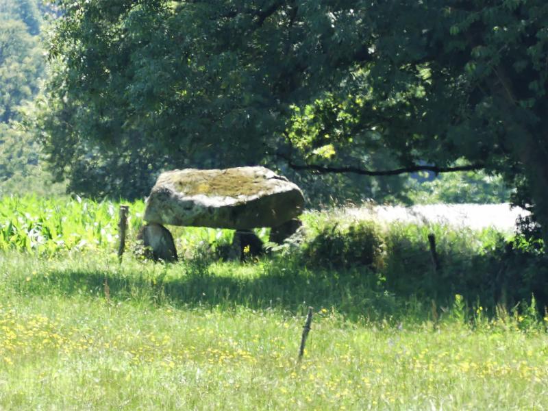 Dolmen de Saint-Hilaire, Saint-Priest-la-Plaine