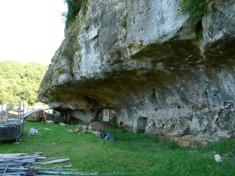 Grotte du château de Comarque, Les Eyzies