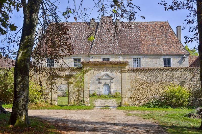 Château de Genthial, Liorac-sur-Louyre