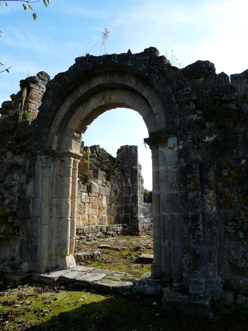 Ruines de l'ancienne chapelle de Fontroubade, appelée église Notre-Dame puis Sainte-Radegonde, Lussas-et-Nontronneau