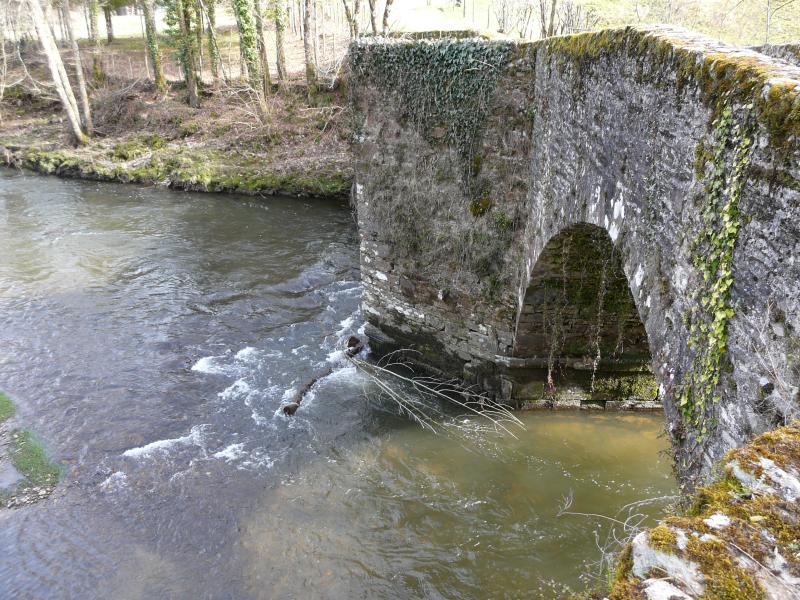 Pont de Laveyra sur l'Auvézère