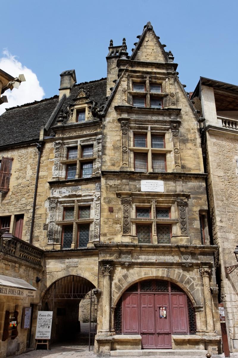 Maison de la Boétie et maison au fond de la cour