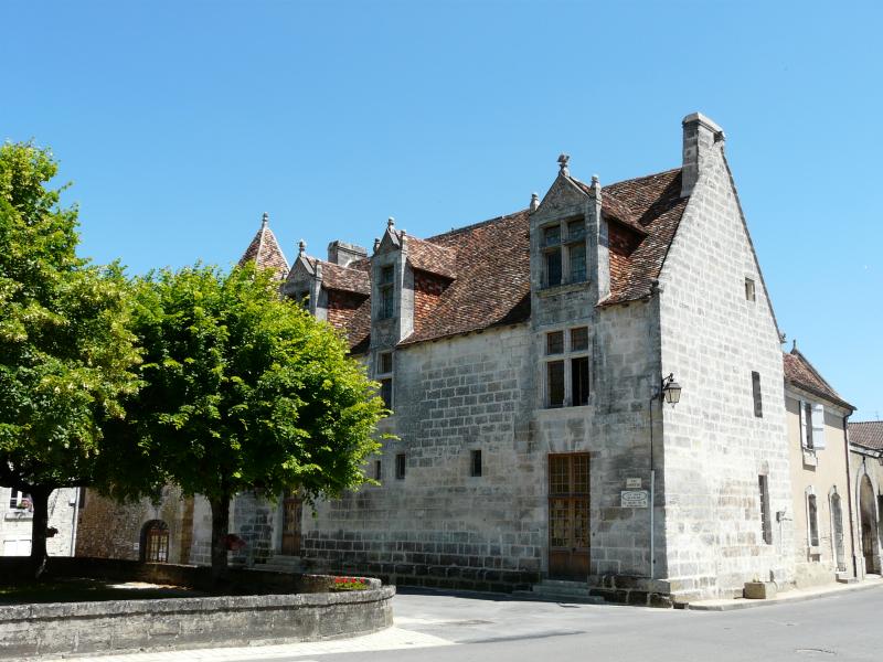 Château de Roumailhac, La Tour-Blanche-Cercles