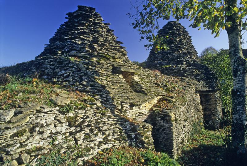 Cabanes jumelées en pierre sèche, Valojoulx