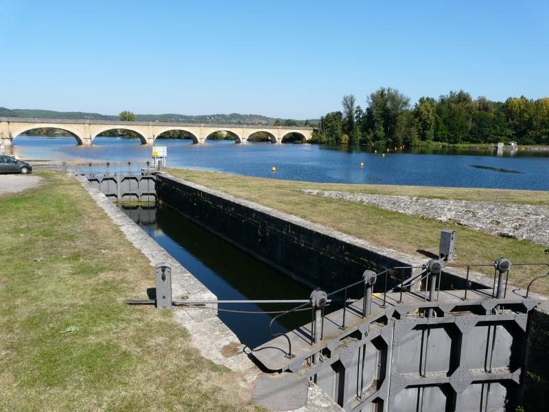Canal de Lalinde (écluse de Mauzac, y compris l'aqueduc d'alimentation du canal, le pont supérieur qui lui fait suite et les façades et toitures de la maison éclusière de Mauzac), Mauzac-et-Grand-Castang