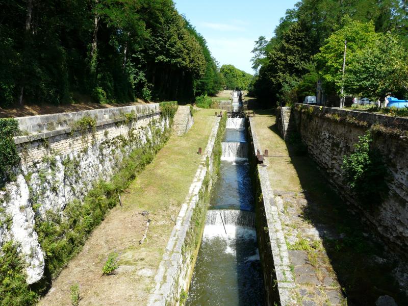 Canal de Lalinde (groupe des écluses, y compris le bassin de croisement, ponts supérieur et inférieur, façades et toitures des maisons éclusières aval et amont, lieudit Tuilières), Mouleydier
